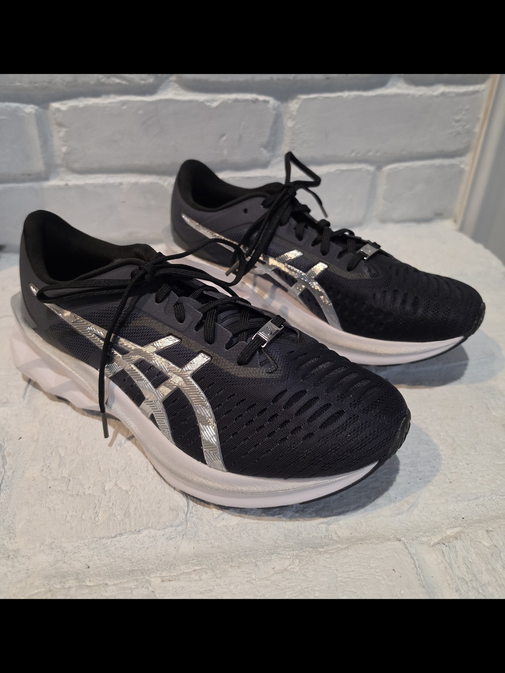 Womens ASICS Running Shoes in Black and Silver Size 9